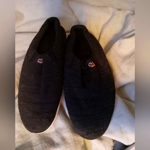 Timeless Merino's running slip on sneakers. Womens size 8, fits like 7.5